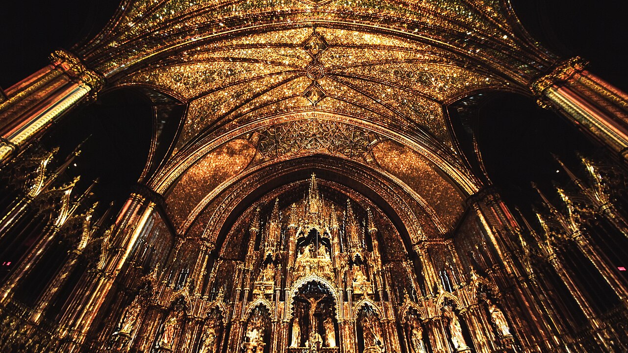 Aura projection mapping inside Notre-Dame Basilica, Montreal by Moment Factory